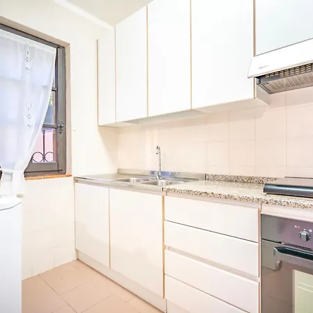 Perla Marina, Estate Infinita, Is Mortorius Капитана