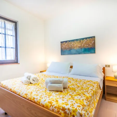 Perla Marina, Estate Infinita, Is Mortorius * Капитана
